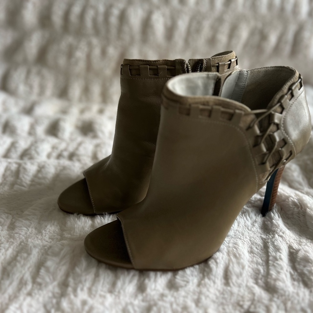 Maria Sharapova by Cole Haan Khaki Leather Pumps size 8